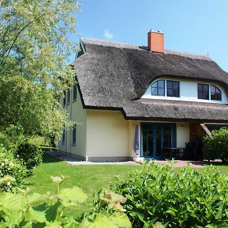Komfortables Reetdachferienhaus Hasel 1 Puddemin エクステリア 写真