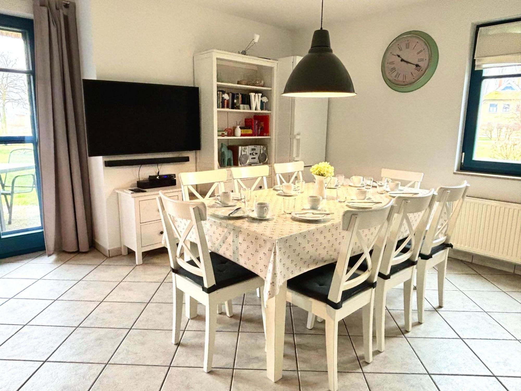 Komfortables Reetdachferienhaus Hasel 1 Puddemin エクステリア 写真