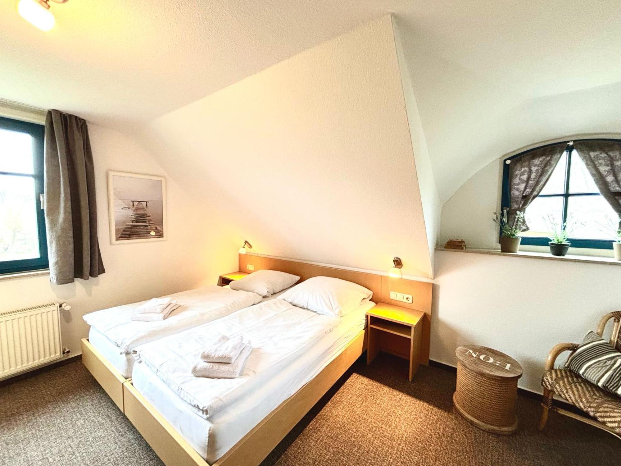 Komfortables Reetdachferienhaus Hasel 1 Puddemin エクステリア 写真